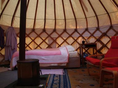 yurt_interior.jpg